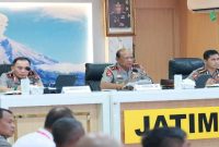 Kapolda Jatim Irjen Pol Nanang Avianto memimpin Rapim Polda Jatim di Surabaya, Senin (23/2/2026). (Foto Dok Ho/RadarBangsa.co.id)