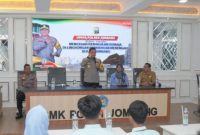 Kapolres Jombang AKBP Ardi Kurniawan saat memberi pembinaan pelajar SMK PGRI 1 Jombang, Selasa (10/2/2026). (Foto Dok Ho/RadarBangsa.co.id)