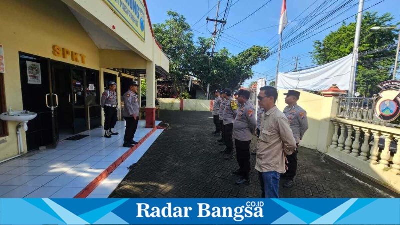 Kapolsek Tikung AKP Anang Purwo Widodo memimpin apel siaga di Mako Polsek Tikung, Senin (16/2/2026). (Foto Dok Ho/RadarBangsa.co.id)