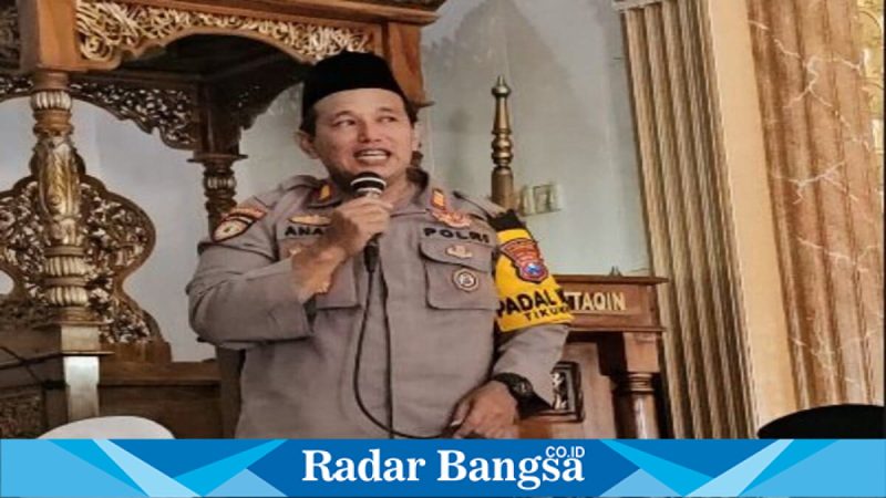 AKP Anang Purwo Widodo memimpin Jumling di Masjid Al-Muttaqien, Desa Bakalanpule, Jumat, 6 Februari 2026. (Foto Dok Ho/Nul-RadarBangsa.co.id)