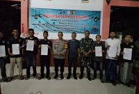 Forkopimcam Tikung dan perwakilan perguruan silat menandatangani kesepakatan kamtibmas, Selasa (24/2/2026). (Foto Dok Ho/RadarBangsa.co.id)
