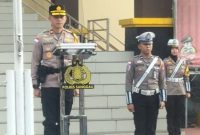 Wakapolres Sanggau Kompol Radian memimpin Apel Gelar Pasukan Operasi Keselamatan Kapuas 2026 di Mapolres Sanggau, Senin (2/2/2026). (Foto Dok Ho/Ded-RadarBangsa.co.id)