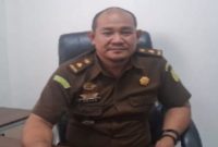Kasi Intel Kejari Lamongan Erfan Nurcahyo, S.H., saat pertemuan dengan wartawan di ruang kerjanya, Senin (9/2/2026). (Foto Dok Ho/RadarBangsa.co.id)