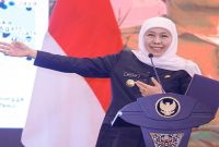Gubernur Jawa Timur Khofifah Indar Parawansa saat menjadi keynote speaker Sarasehan PASIS Seskoau Angkatan 64 di Surabaya, Selasa (10/2/2026). (Foto Dok Ho/RadarBangsa.co.id)