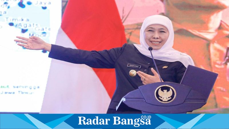 Gubernur Jawa Timur Khofifah Indar Parawansa saat menjadi keynote speaker Sarasehan PASIS Seskoau Angkatan 64 di Surabaya, Selasa (10/2/2026). (Foto Dok Ho/RadarBangsa.co.id)