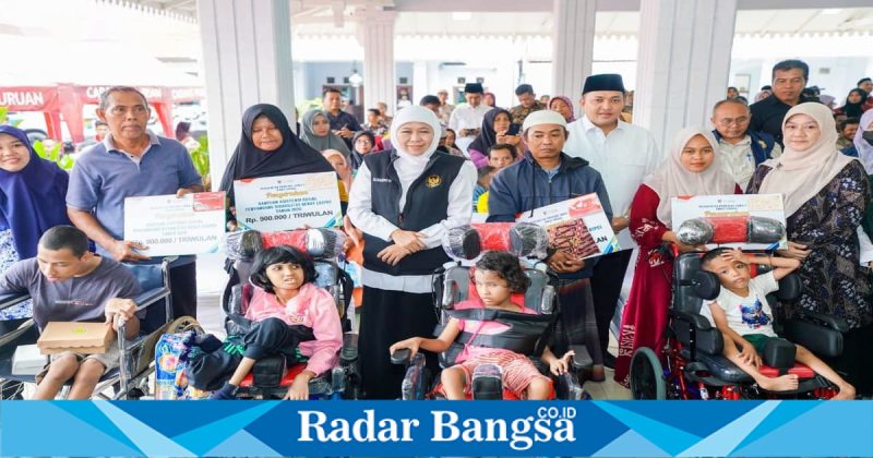 Gubernur Jatim Khofifah Indar Parawansa saat Sapa Bansos 2026 di Pendopo Kabupaten Pasuruan, Selasa (17/2/2026). (Foto Dok Ho/RadarBangsa.co.id)