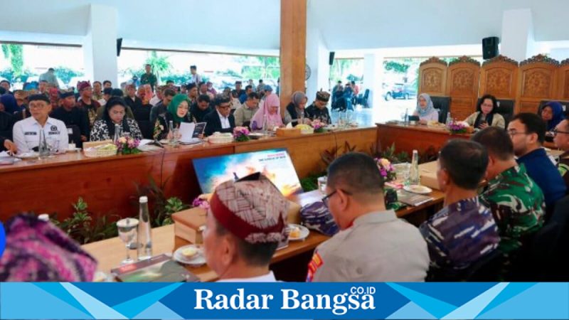 Komisi X DPR RI saat RDP pelestarian cagar budaya bersama Pemkab Banyuwangi di Pendopo Sabha Swagata, Rabu (11/2/2026). (Foto Dok Ho/RadarBangsa.co.id)