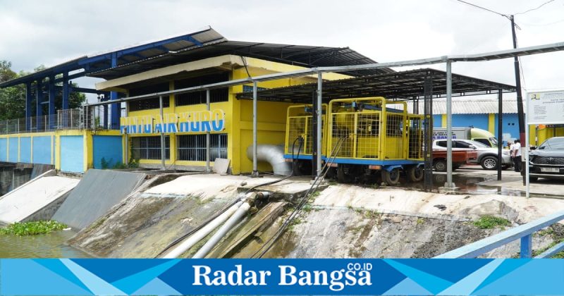 Penambahan pompa di Sluis Kuro, Karangbinangun, Rabu (28/2). (Foto Dok Ho/RadarBangsa.co.id)