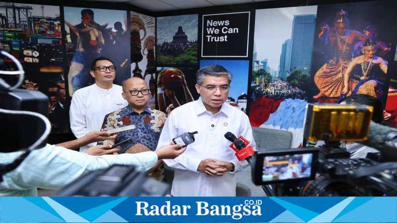 Menaker Yassierli saat Monitoring dan Evaluasi Program Maganghub di Transmedia, Jakarta, Jumat (20/02/2026). (Foto Dok Ho/RadarBangsa.co.id)
