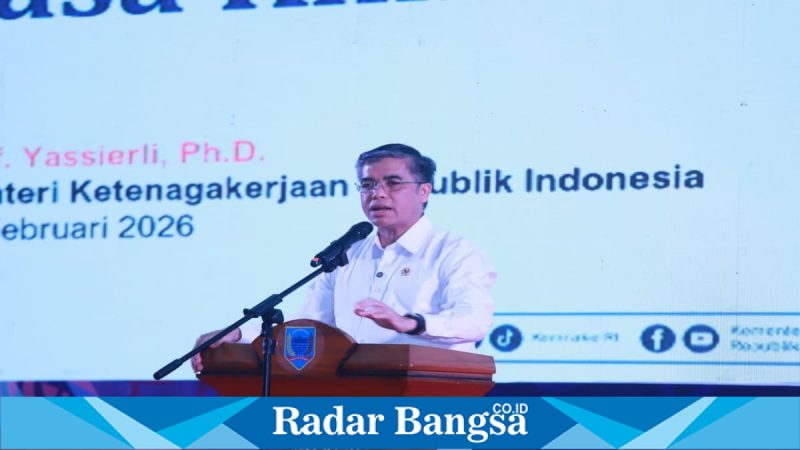 Menaker Yassierli saat kuliah umum ketenagakerjaan di Kabupaten Lahat, Sumatera Selatan, Senin (9/2/2026). (Foto Dok Ho/RadarBangsa.co.id)