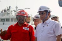 Menteri Ketenagakerjaan Yassierli meninjau galangan PT ASL Shipyard Indonesia di Batam, Selasa (24/2/2026). (Foto Dok Ho/RadarBangsa.co.id)