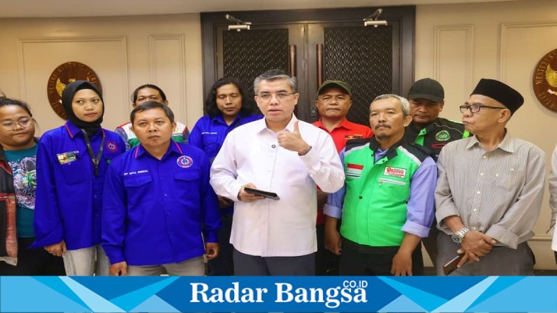 Menaker Yassierli menerima audiensi Aliansi Forum Rembug Pekerja Platform di Kemnaker, Jakarta, Selasa (10/2/2026). (Foto Dok Ho/RadarBangsa.co.id)