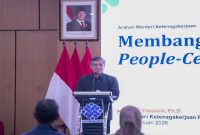 Menaker Yassierli memberikan arahan pada Forum Diskusi Layanan Penggunaan TKA di BBPKK Bandung Barat, Jumat (30/1/2026). (Foto Dok Ho/NUl-RadarBangsa.co.id)