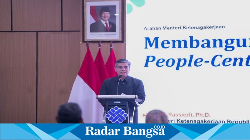 Menaker Yassierli memberikan arahan pada Forum Diskusi Layanan Penggunaan TKA di BBPKK Bandung Barat, Jumat (30/1/2026). (Foto Dok Ho/NUl-RadarBangsa.co.id)