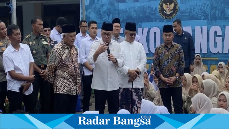 Menko Pangan Zulkifli Hasan bersama Bupati Malang meninjau SPPG Kepanjen, Kamis (12/2). (Foto Dok Ho/RadarBangsa.co.id)
