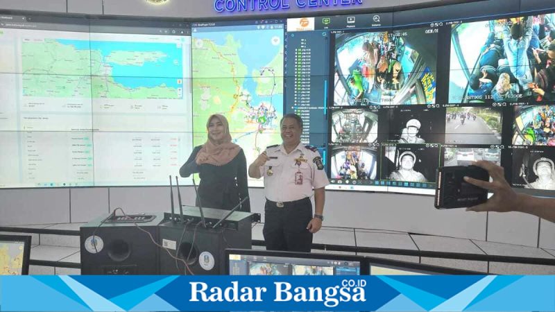 Anggota DPD RI Lia Istifhama memberikan apresiasi pada program Mudik Gratis Gubernur Khofifah, Jumat (28/2). (Foto Dok Ho/RadarBangsa.co.id)