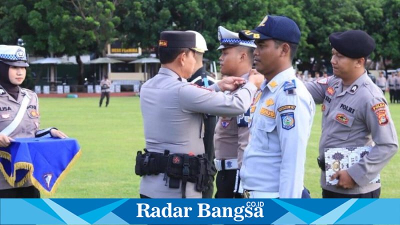 Apel gelar pasukan Operasi Keselamatan Rinjani 2026 di Lapangan Bharadaksa Polda NTB, Senin (2/2/2026). (Foto Dok Ho/Aini-RadarBangsa.co.id)