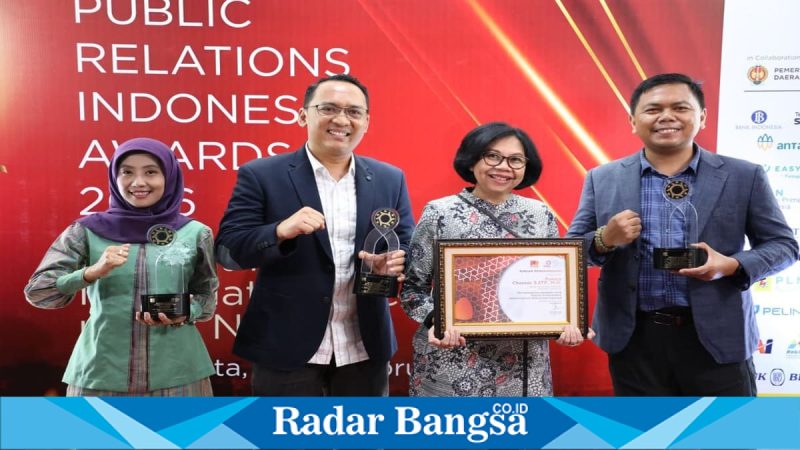Perwakilan Biro Adpim Setdaprov Jatim menerima 4 penghargaan PRIA 2026 di Taman Budaya Embung Giwangan, Yogyakarta, Jumat (13/2/2026). (Foto Dok Ho/RadarBangsa.co.id)