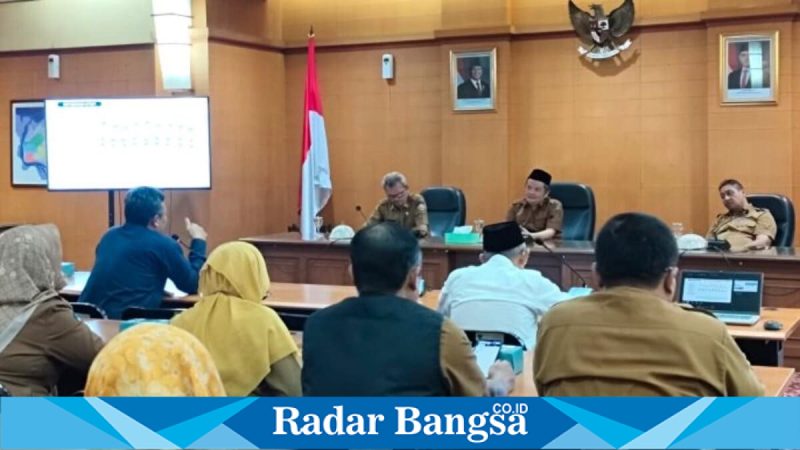 Wakil Bupati Bangkalan Moh. Fauzan Ja’far memimpin rapat evaluasi TKPK, Senin, 9 Februari 2026 (Foto Dok Ho/RadarBangsa.co.id)