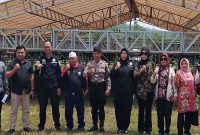 Tim Polda Jatim mengecek kesiapan pengamanan konser Valen DA7 di Stadion Kerapan Sapi Sampang, Kamis (12/2/2026). (Foto Dok Ho/RadarBangsa.co.id)