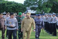 Kapolda NTB Edy Murbowo dan Gubernur NTB Lalu Muhamad Iqbal saat Apel Siaga Kamtibmas Ramadhan 1447 H di Mataram, Senin (23/2/2026). (Foto Dok Ho/RadarBangsa.co.id)