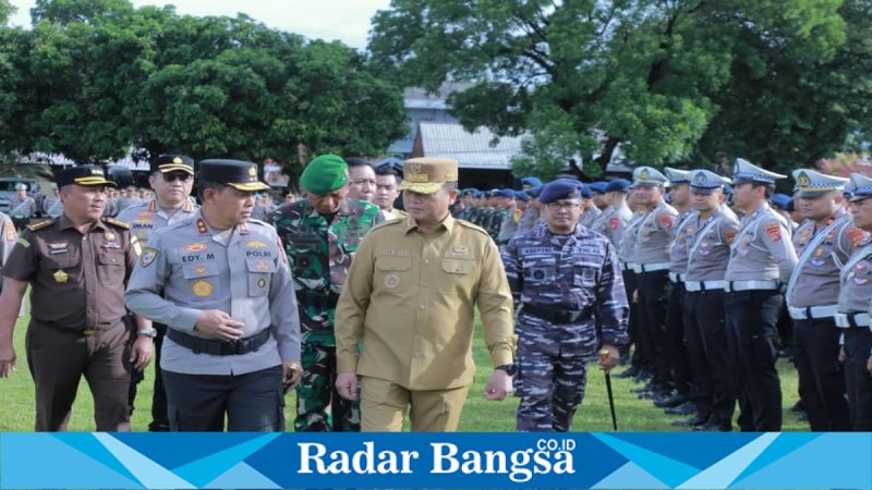 Kapolda NTB Edy Murbowo dan Gubernur NTB Lalu Muhamad Iqbal saat Apel Siaga Kamtibmas Ramadhan 1447 H di Mataram, Senin (23/2/2026). (Foto Dok Ho/RadarBangsa.co.id)