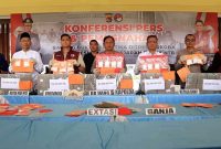 Kapolda NTB Irjen Pol. Edy Murbowo memimpin pemusnahan barang bukti narkotika di Mataram, Kamis (26/2/2026). (Foto Dok Ho/RadarBangsa.co.id)