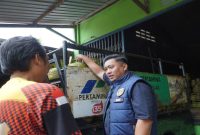 Petugas Polres Lamongan dan Diskoperindag melakukan sidak LPG 3 Kg dan Pertalite di Lamongan, Senin (23/2/2026). (Foto Dok Ho/RadarBangsa.co.id)