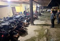 Petugas Polsek Ngadirojo mengamankan 13 motor brong diduga untuk balap liar di Pacitan, Minggu (15/02/2026). (Foto Dok Ho/RadarBangsa.co.id)