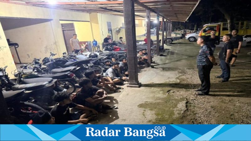 Petugas Polsek Ngadirojo mengamankan 13 motor brong diduga untuk balap liar di Pacitan, Minggu (15/02/2026). (Foto Dok Ho/RadarBangsa.co.id)