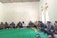 Forkopimcam dan Baznas Lamongan saat meresmikan Program Lamongan Peduli Bedah Rumah di Desa Botoputih, Kecamatan Tikung, Kamis (12/2/2026). (Foto Dok Ho/RadarBangsa.co.id)