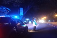 Petugas Polsek Tikung melaksanakan patroli Blue Light di wilayah perbatasan Kecamatan Tikung, Lamongan, Kamis (26/2/2026) dini hari. (Foto Dok Ho/RadarBangsa.co.id)