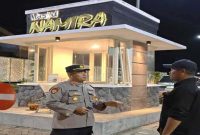 Kapolsek Tikung AKP Anang Purwo Widodo memimpin Patroli Kota Presisi di objek vital Kecamatan Tikung, Selasa (17/2/2026). (Foto Dok Ho/RadarBangsa.co.id) 
