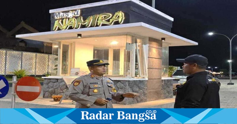 Kapolsek Tikung AKP Anang Purwo Widodo memimpin Patroli Kota Presisi di objek vital Kecamatan Tikung, Selasa (17/2/2026). (Foto Dok Ho/RadarBangsa.co.id) 