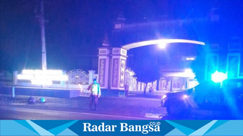 Anggota Polsek Tikung saat patroli Blue Light Subuh, Selasa (24/2/2026). (Foto Dok Ho/RadarBangsa.co.id)