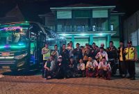 Pengamanan pemberangkatan rombongan MWC NU Tikung di halaman Kantor MWC NU Tikung, Lamongan, Sabtu (7/2/2026). (Foto Dok Ho/Nul-RadarBangsa.co.id)