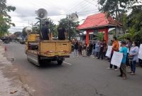 Massa Ormas Topi Bangsa berunjuk rasa di depan Kantor KAI Daop 9 Jember, Jumat (13/2/2026). (Foto Dok Ho/RadarBangsa.co.id)