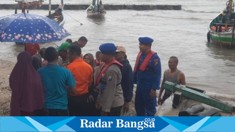 Dua Awak  nelayan tiba di Desa Paciran, Lamongan, Senin (9/2/2026). (Foto Dok Ho/RadarBangsa.co.id)