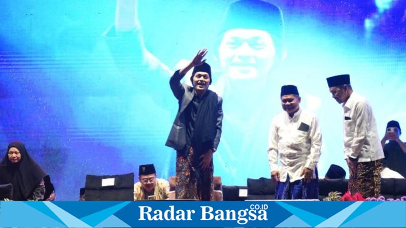 Ribuan jamaah mengikuti Sidoarjo Bersholawat bersama Gus Iqdam di MPP Lingkar Timur, Selasa (10/2/2026). (Foto Dok Ho/Nul-RadarBangsa.co.id)