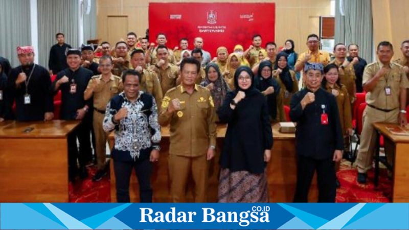 Bupati Seruyan Ahmad Selanorwanda bertemu Bupati Banyuwangi Ipuk Fiestiandani saat studi tiru inovasi layanan publik, Selasa (10/2/2026). (Foto Dok Ho/RadarBangsa.co.id)