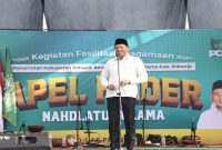 Bupati Sidoarjo H. Subandi saat Apel Kader NU Harlah ke-100 di Porong, Minggu (15/2). (Foto Dok Ho/RadarBangsa.co.id)