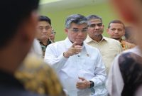 Menteri Ketenagakerjaan Yassierli berdialog dengan peserta Program Pemagangan Nasional di RS Unand, Padang, Kamis (12/2/2026). (Foto Dok Ho/RadarBangsa.co.id)