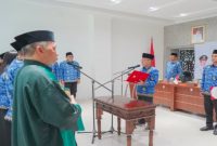 Wakil Bupati Pasuruan Shobih Asrori melantik dan mengambil sumpah 11 pejabat di Ruang Isyana, Kantor Bupati Pasuruan, Jumat (6/2/2026). (Foto Dok Ho/Nul-RadarBangsa.co.id)