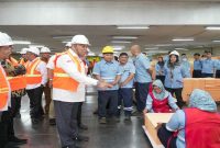 Wamenaker Afriansyah Noor saat kunjungan kerja ke PT Indah Kiat Pulp and Paper, Tangerang Selatan, Selasa (3/2/2026).(Foto Dok Ho/Nul-RadarBangsa.co.id)
