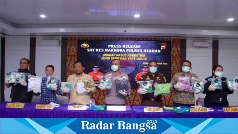 Kapolres Asahan Revi Nurvelani saat konferensi pers pengungkapan 10 kg sabu dan 891 vape etomidate, Selasa (3/3/2026). (Foto Dok Ho/RadarBangsa.co.id)