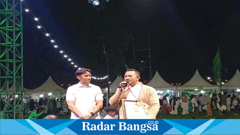 Bupati Pamekasan KH Kholilurrahman menghadiri santunan 3.000 anak yatim oleh Yayasan Bani Insan Peduli di Gedung Bakorwil Pamekasan, Jumat (6/3/2026). (Foto Dok Ho/RadarBangsa.co.id)  