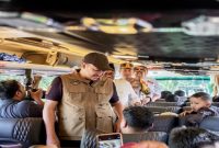 Bupati Pasuruan Rusdi Sutejo menyapa  peserta mudik gratis, Rabu (18/3/2026) (Foto Dok Ho/RadarBangsa.co.id)