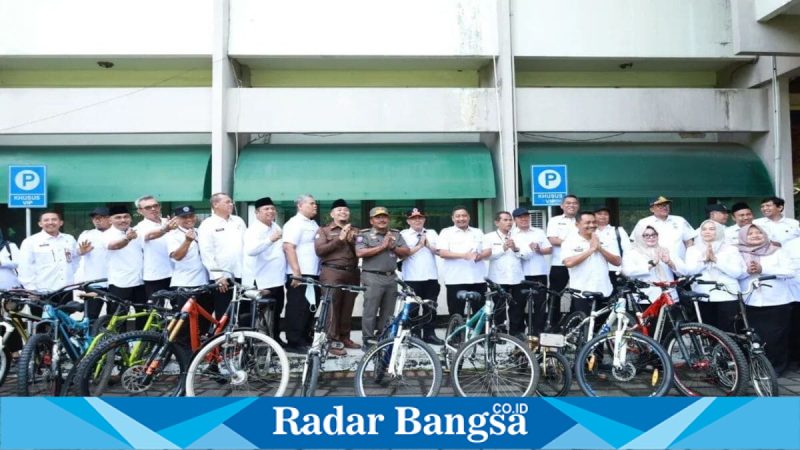 ASN Bangkalan mengikuti apel dengan bersepeda, Rabu (25/03) (Foto Dok Ho/RadarBangsa.co.id)