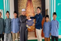 Penyerahan santunan anak yatim dan duafa oleh PT Bukit Asam di wilayah Ring I Muara Enim, Jumat (28/2/2026). (Foto Dok Ho/RadarBangsa.co.id)