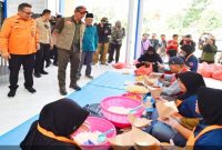 Kepala BNPB Suharyanto saat meninjau lokasi banjir di Pasuruan, Jumat (27/3/2026) (Foto Dok Ho/RadarBangsa.co.id)